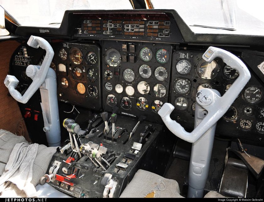 Let l-410uvp Turbolet кабина