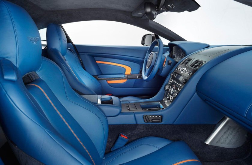 Aston Martin v12 Vantage салон