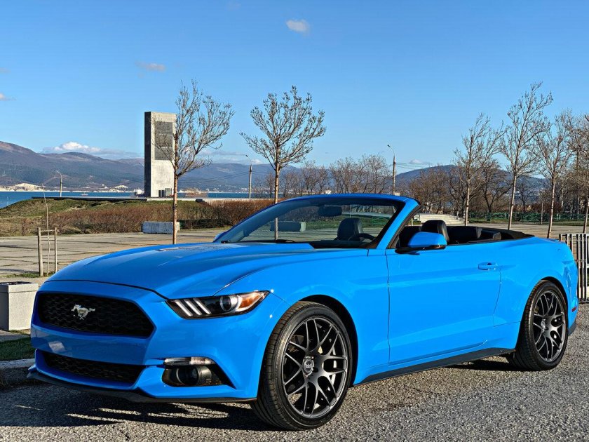 Форд Мустанг кабриолет 2020