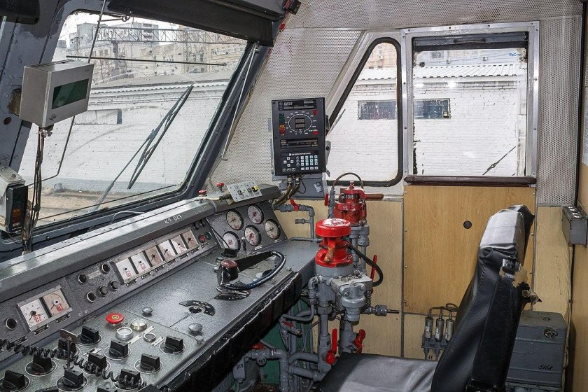 Чс7 электровоз кабина машиниста