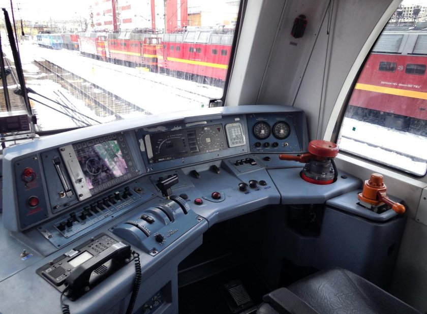 Кабина машиниста эа2к