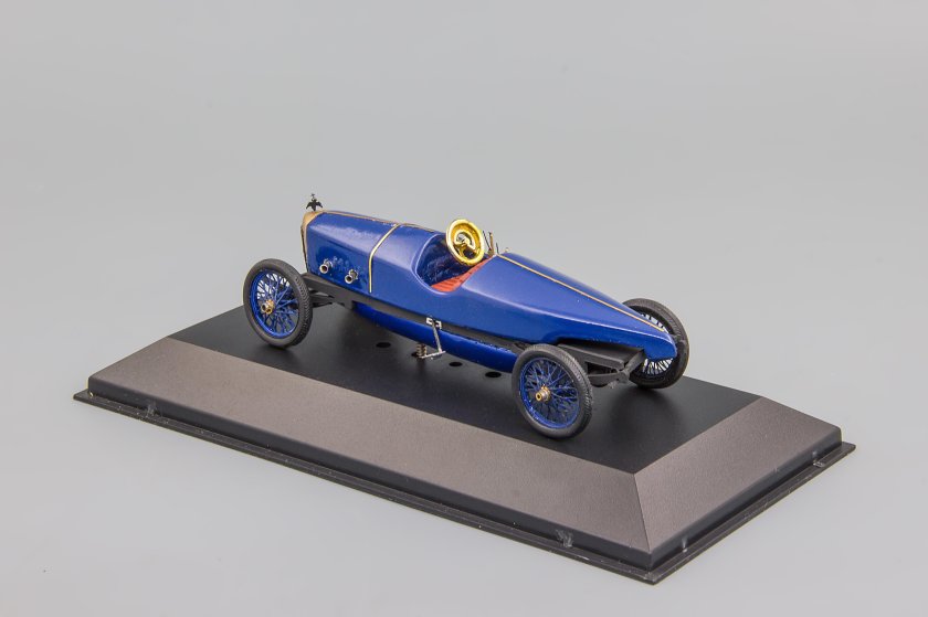 Разборный пластмассовый автомобиль гоночный из 60 х