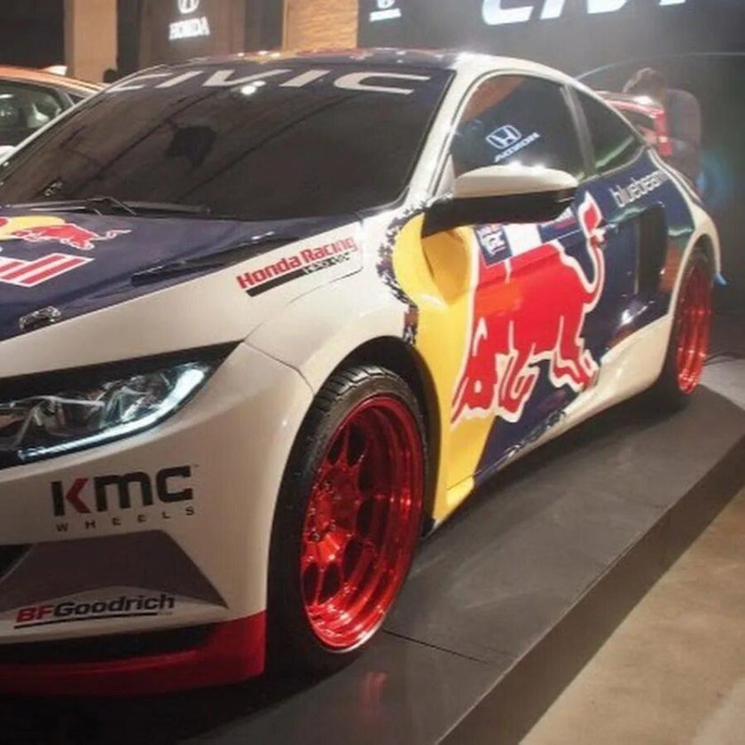 Honda Civic Red bull