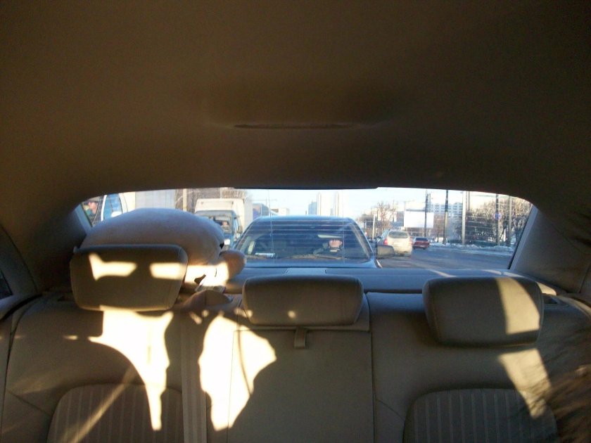 Салон автомобиля с лобового стекла