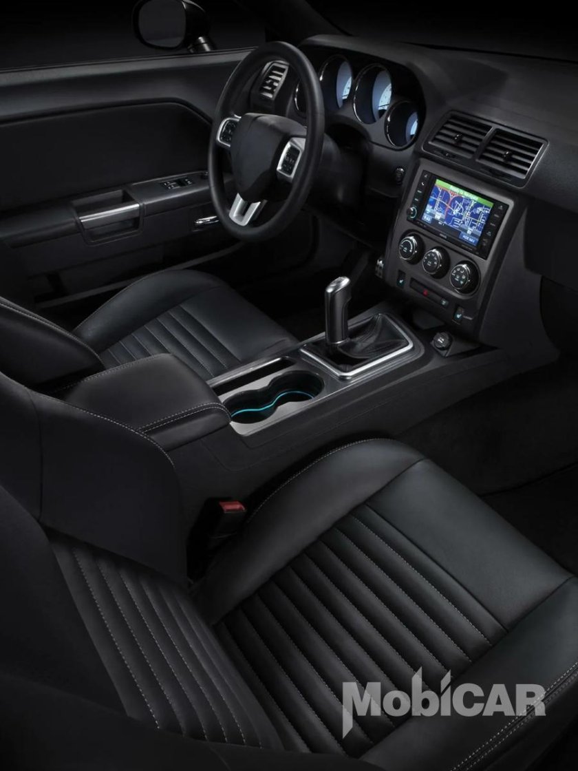 Dodge Challenger 2013 салон