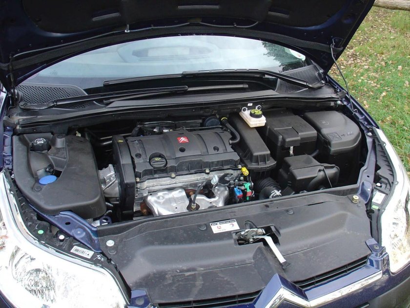 Моторный отсек Citroen c4