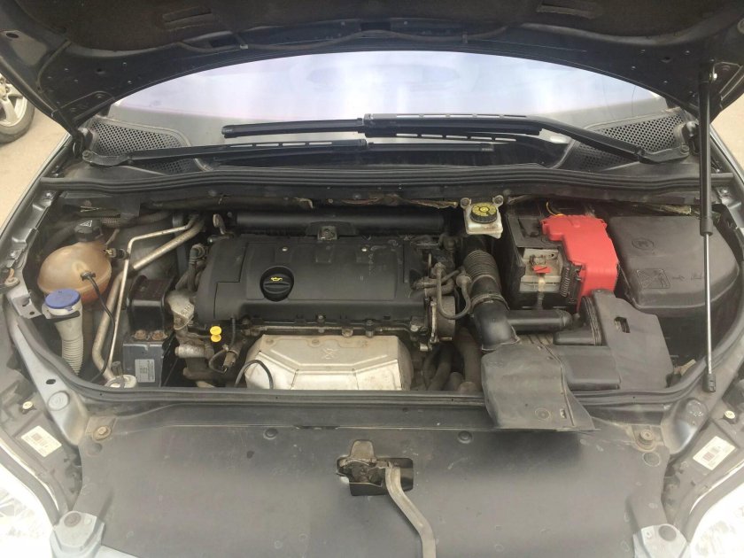 Подкапотка Ситроен с4