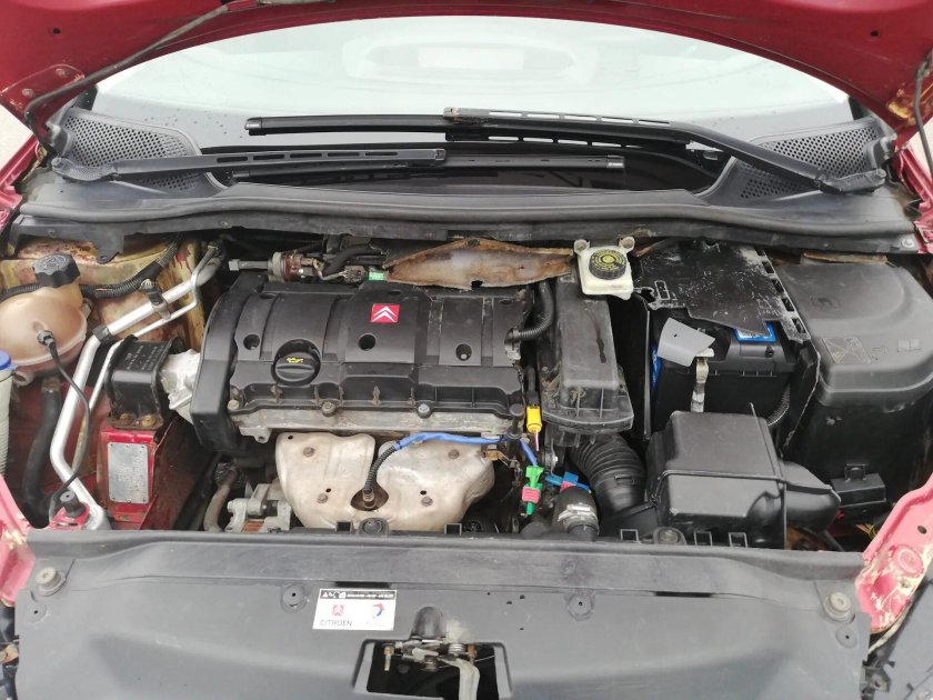 Моторный отсек Citroen c4