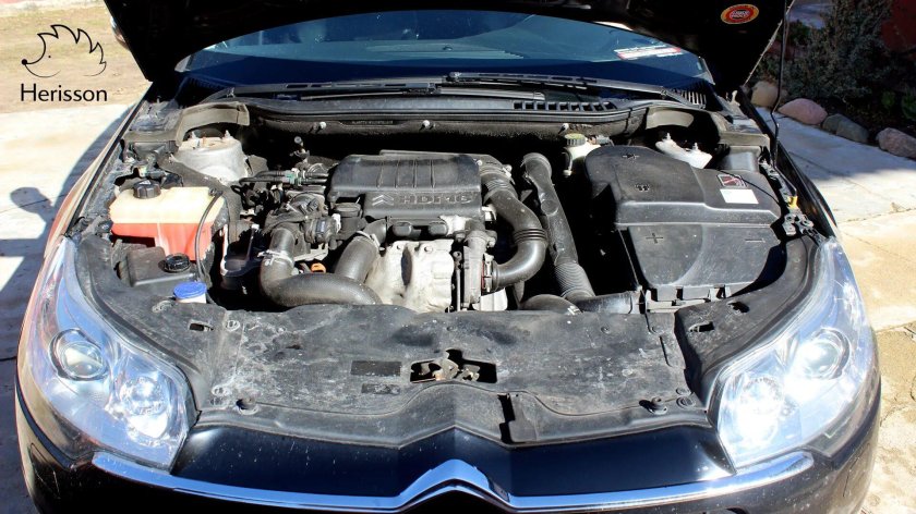 Citroen c5 подкапотное пространство