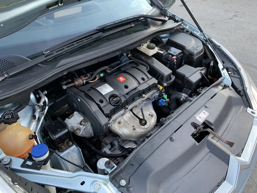 Ситроен c4 моторный отсек