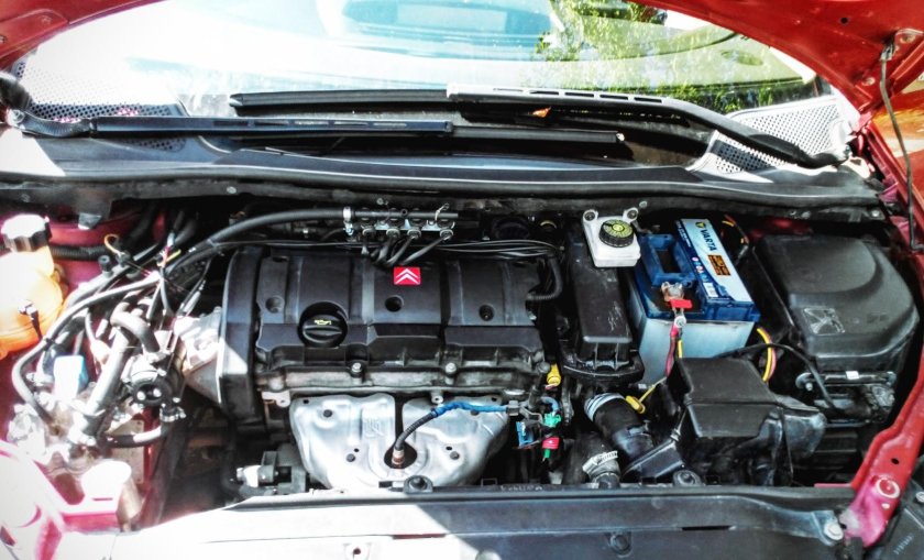 Пежо 207 1.4 подкапотное