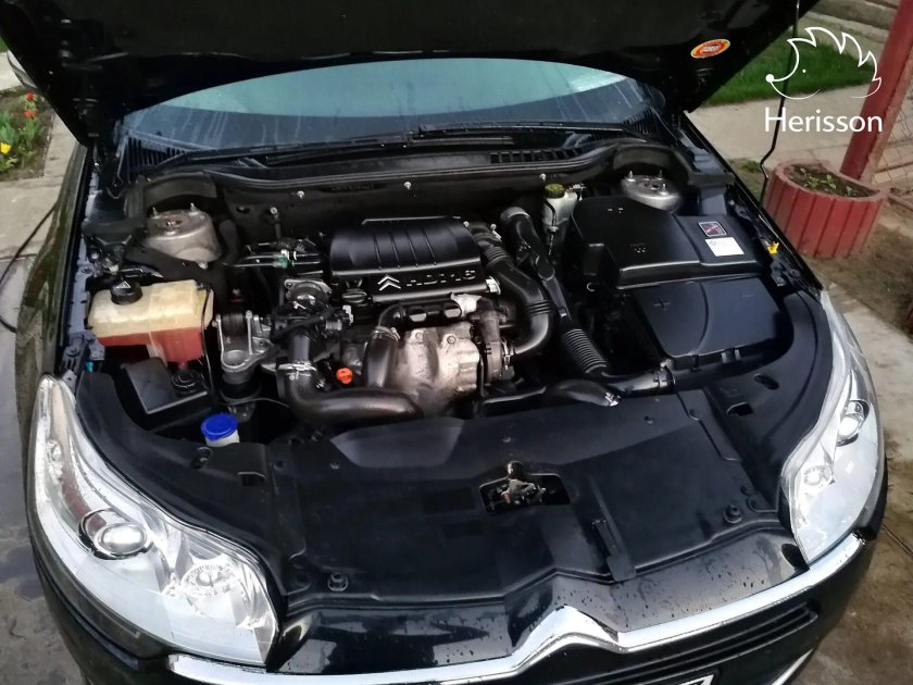 Citroen c5 подкапотное пространство