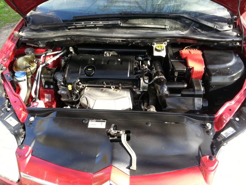 Citroen c4 подкапотное пространство
