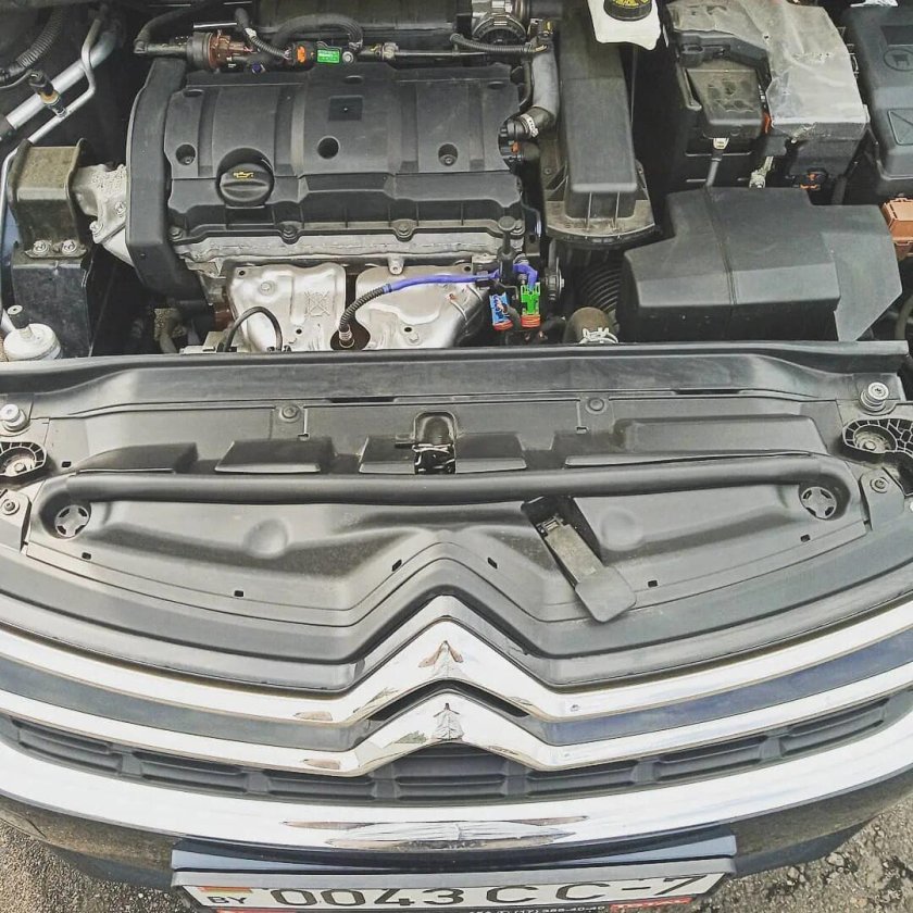 Уплотнитель капота Citroen c4