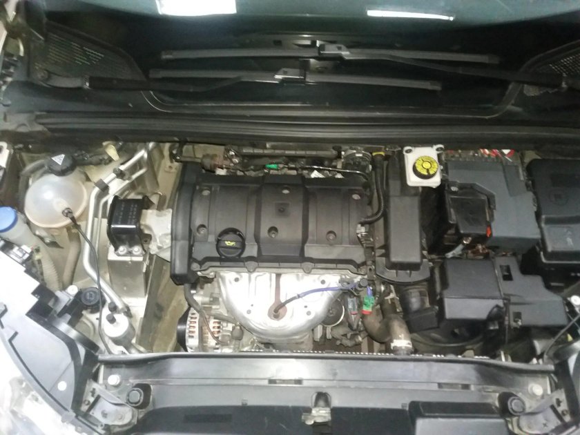 Подкапотное Ситроен с3