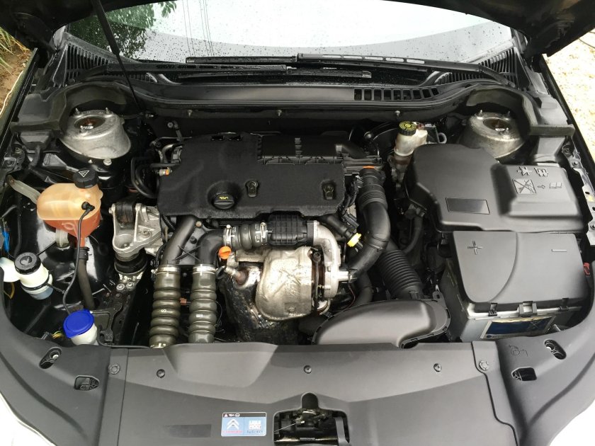 Подкапотка Ситроен с5