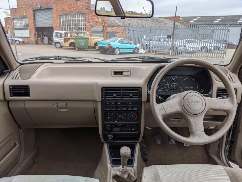 Хендай пони 1993 салон