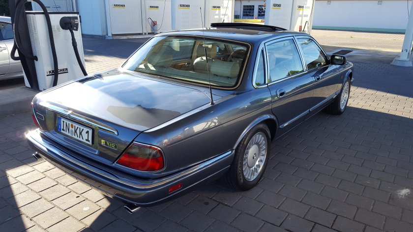 Jaguar xj300