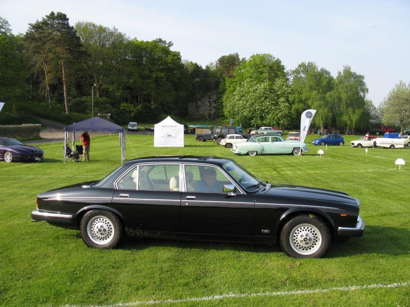 Daimler Double Six