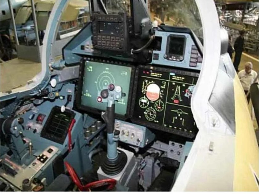 Су-35 кабина пилота