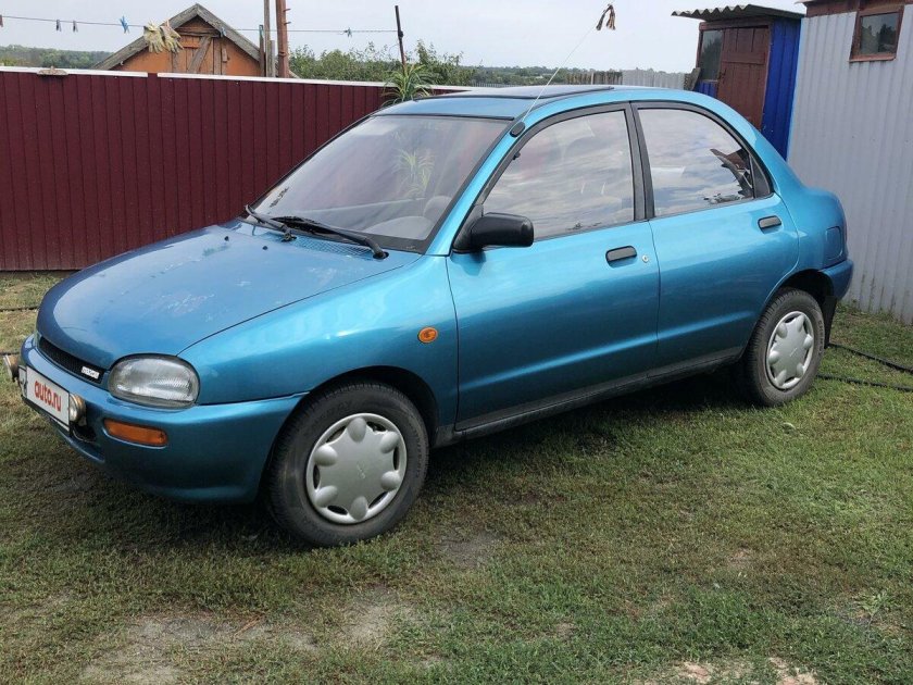 Мазда 121 1996 белая