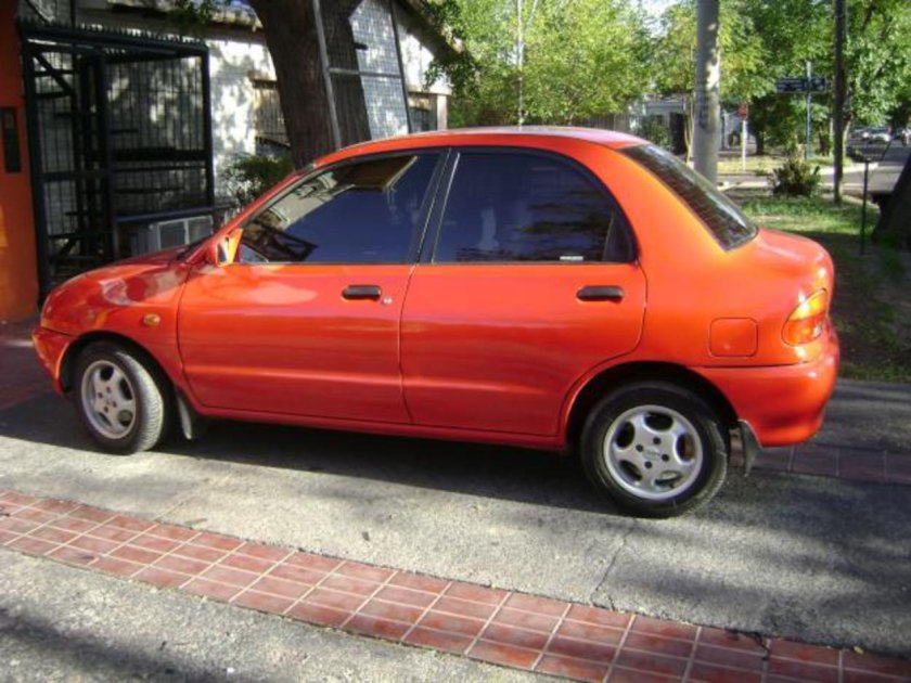 Mazda 121 2 поколение