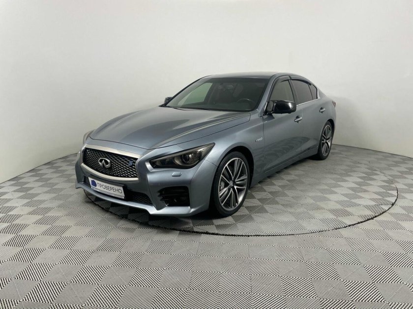 Машина Мерседес серого цвета