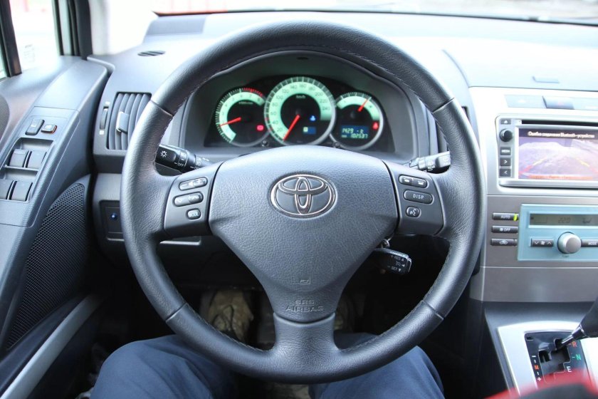 Тойота Королла 2006 руль