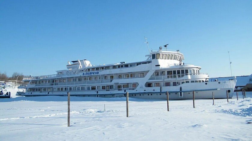 Теплоход Василий Поярков