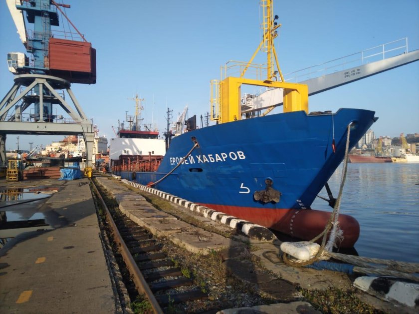 Ерофей Хабаров судно