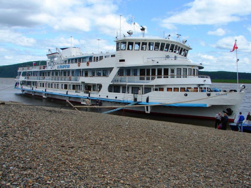 Теплоход Василий Поярков