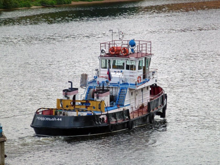 Буксир толкач рейдовый 44