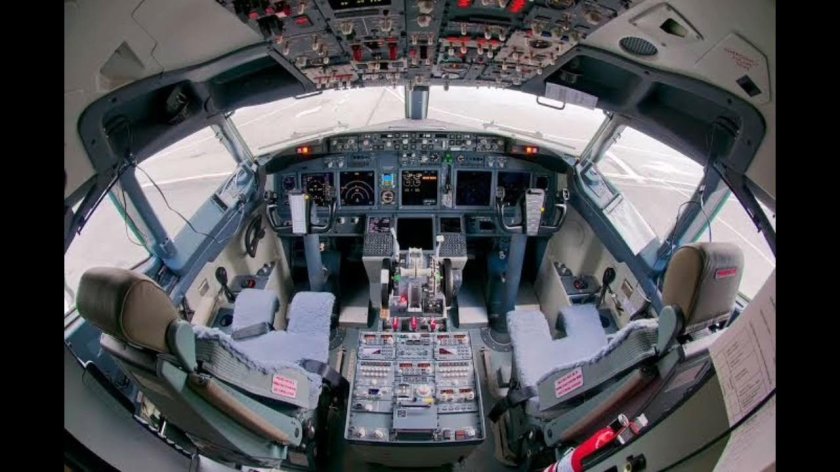 Кабина Боинг 737-800