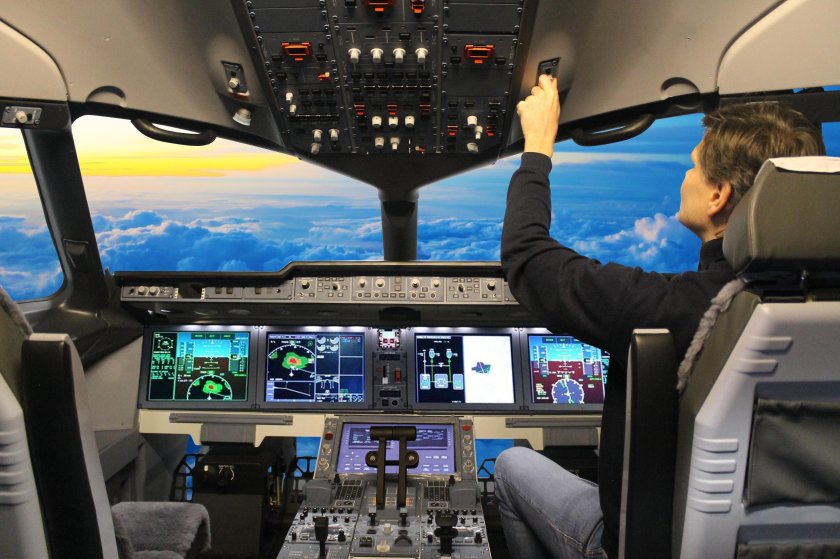 SSJ 100 кабина