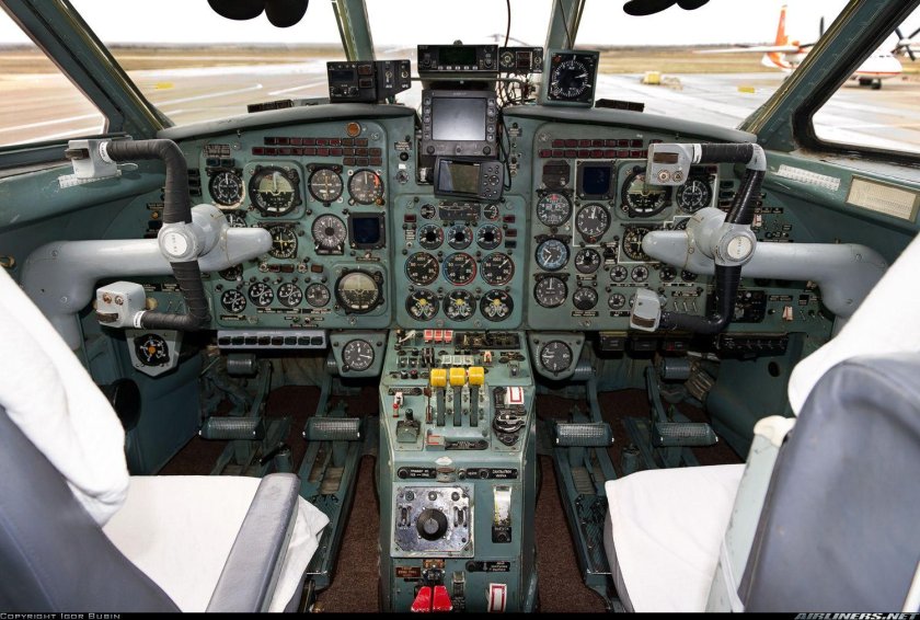 Як 40 кабина