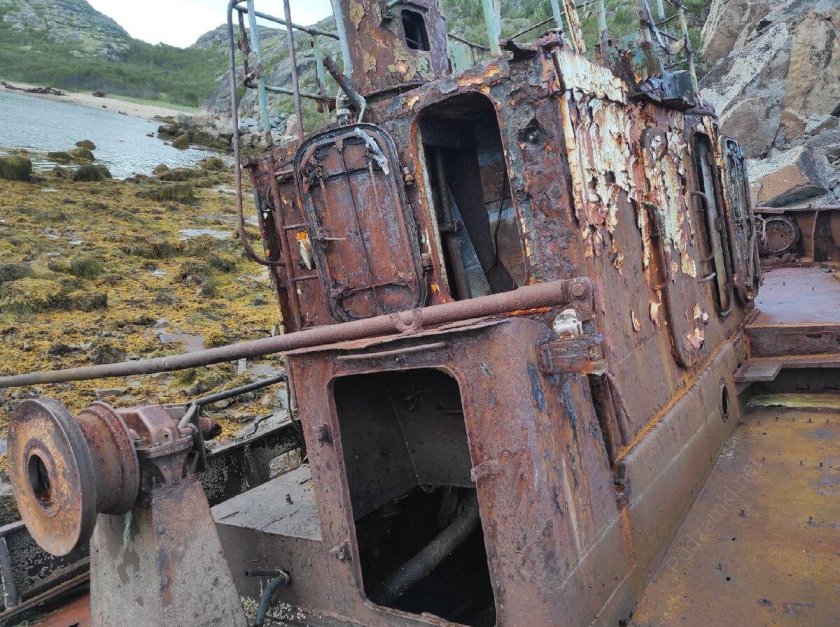 Заброшенное судно