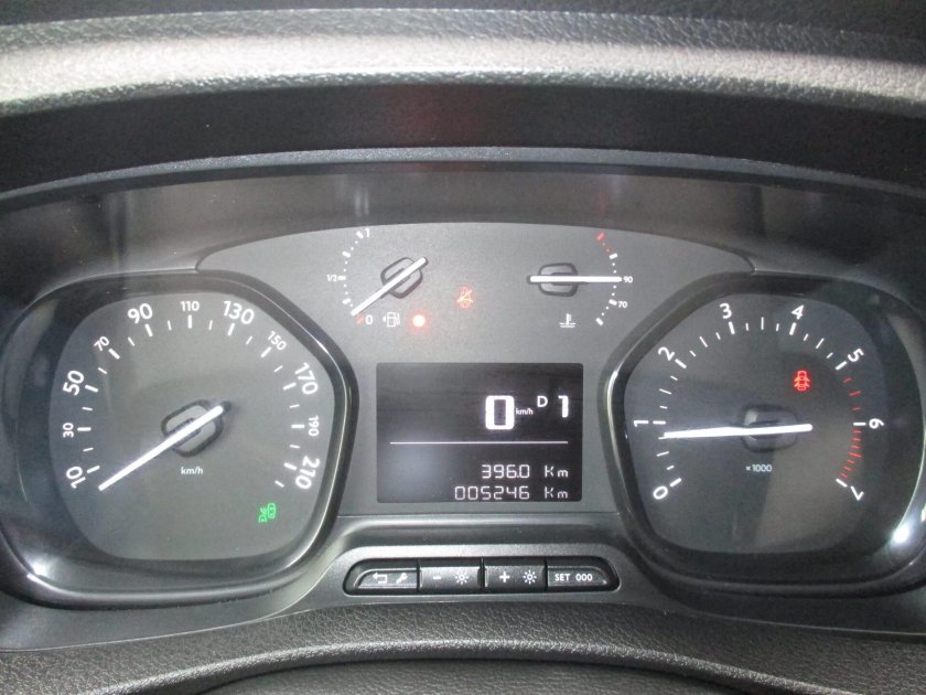 Ситроен Спейс Турер приборная панель