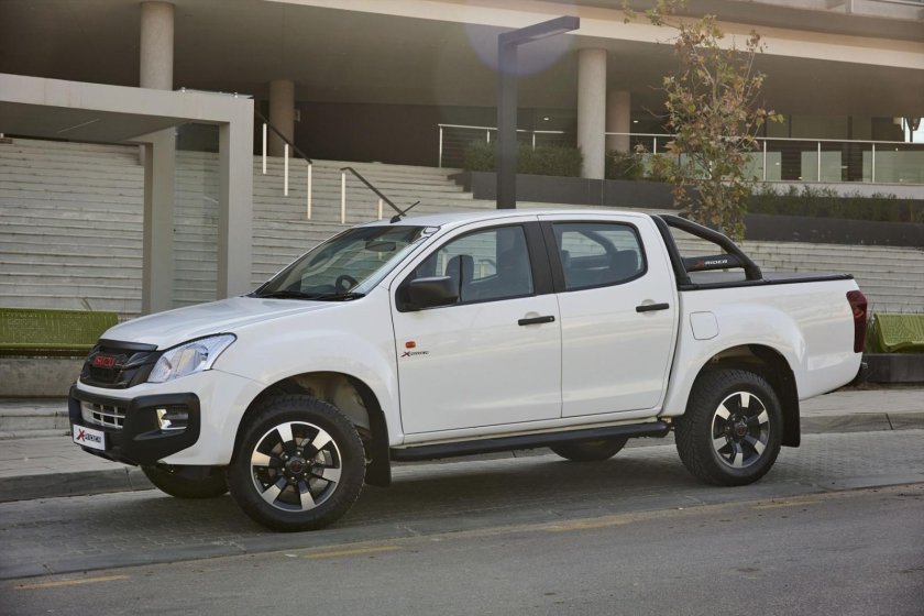 Мицубиси л200 белый