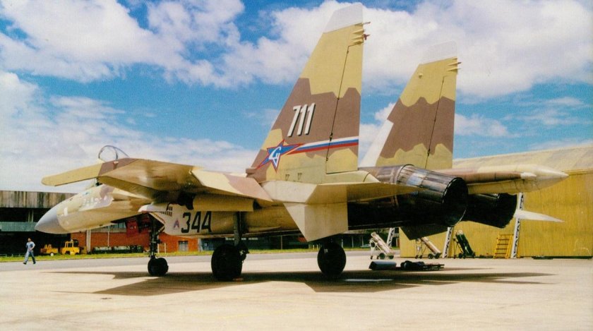 Самолёт Су-37