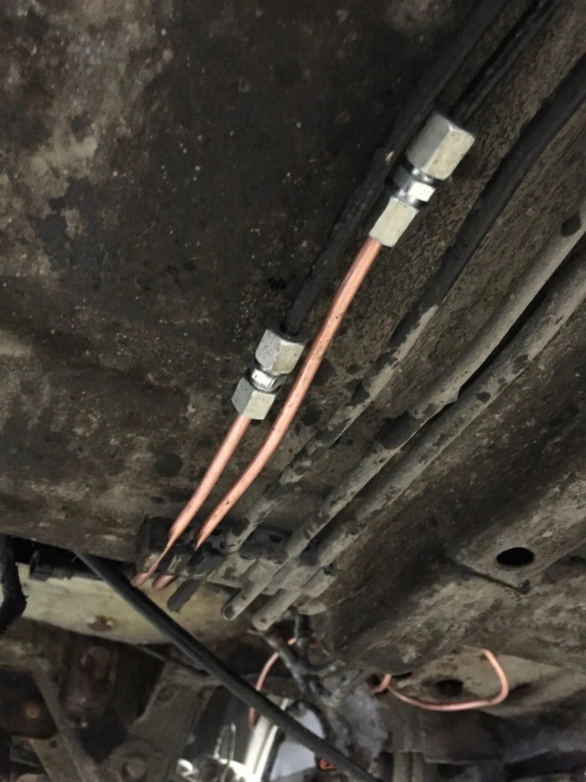 Тормозные трубки Лансер 9