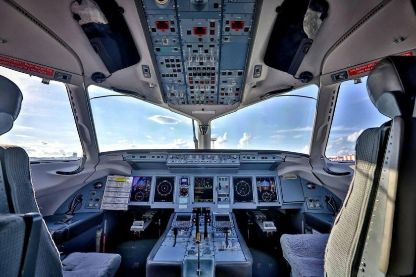 Суперджет 100 кабина