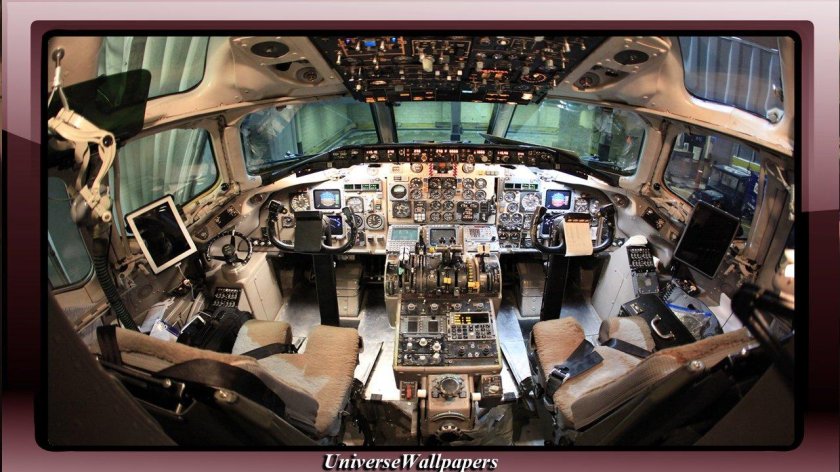 Кабина Боинг 737-800