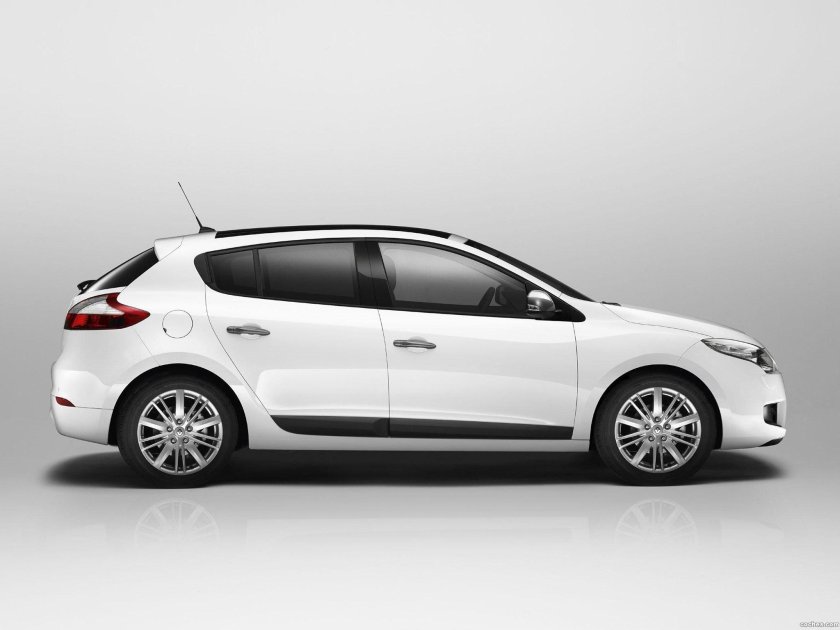 Renault Megane 3 сбоку