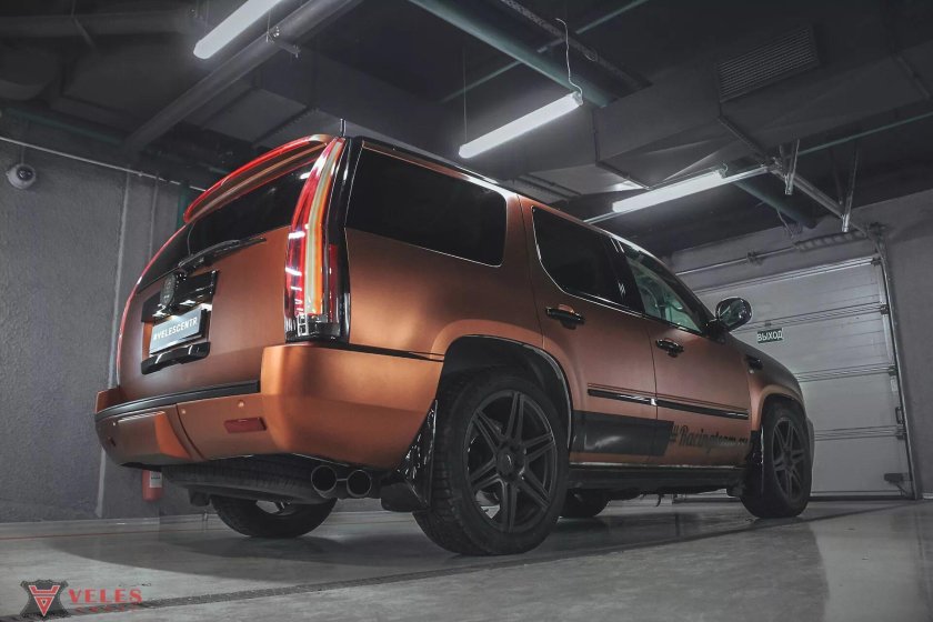 Кадиллак Эскалейд в пленке