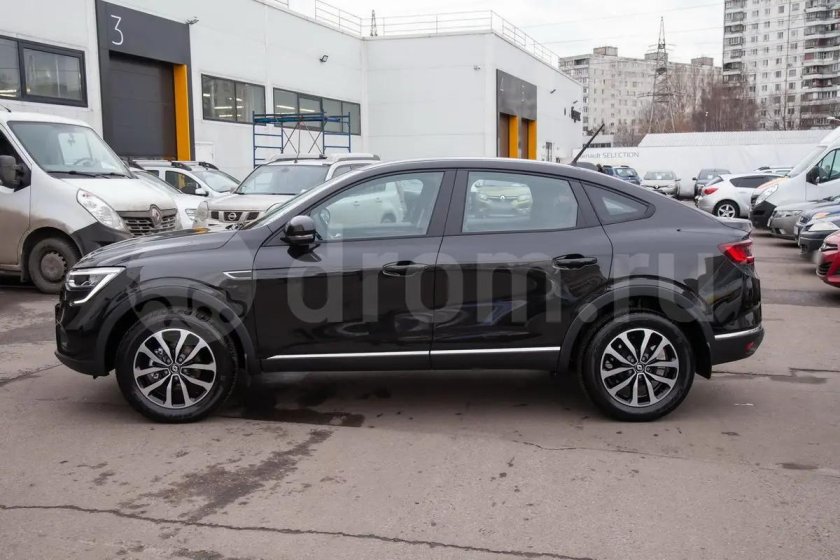 Renault Arkana чёрная