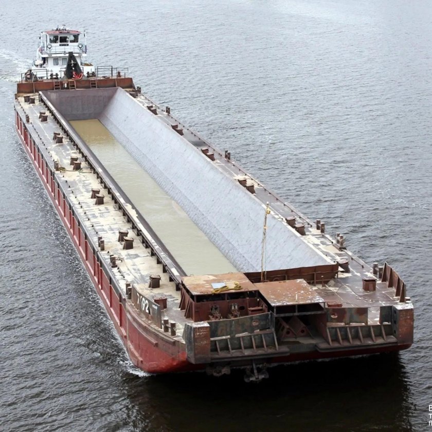 Морская баржа сухогрузная самоходная