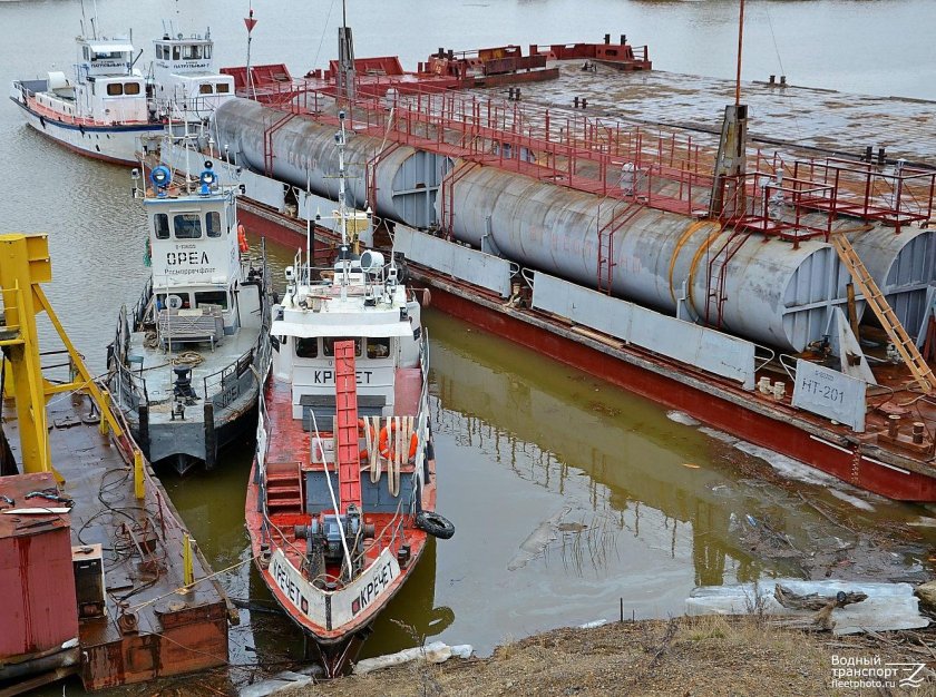 Речные нефтеналивные баржи