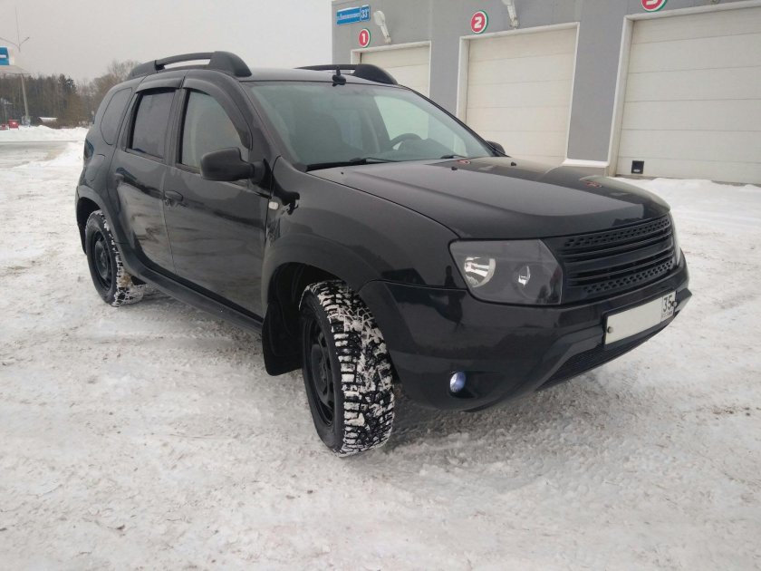 Рено Дастер черный матовый