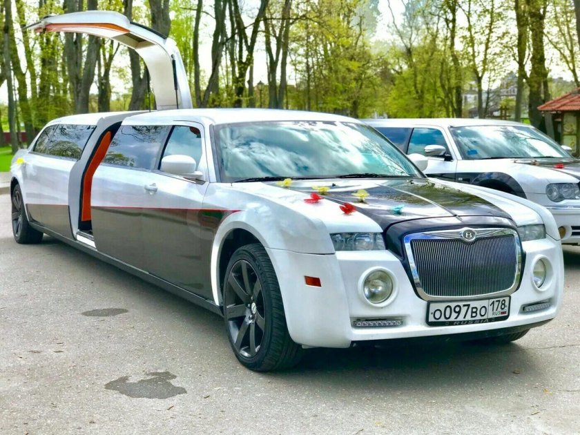 Крайслер 300с Роллс Ройс лимузин