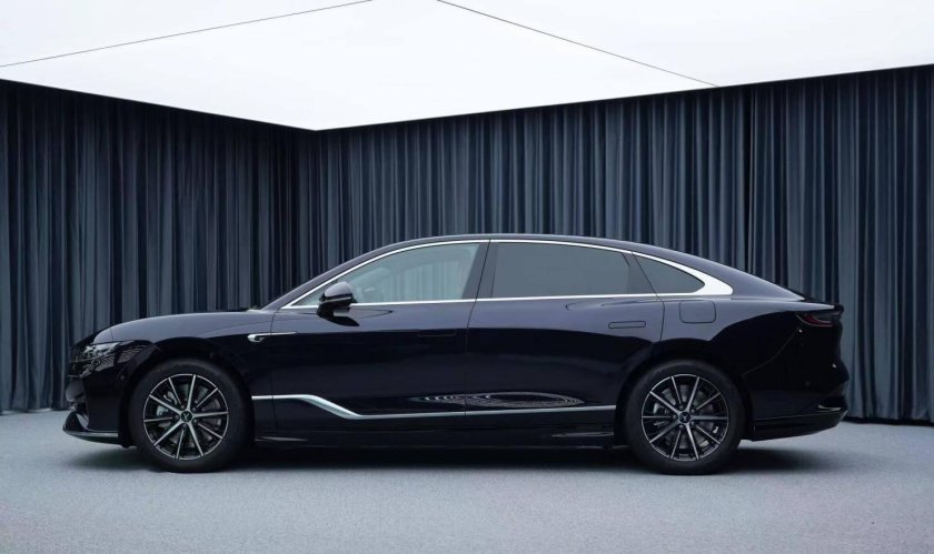 Voyah седан 2023